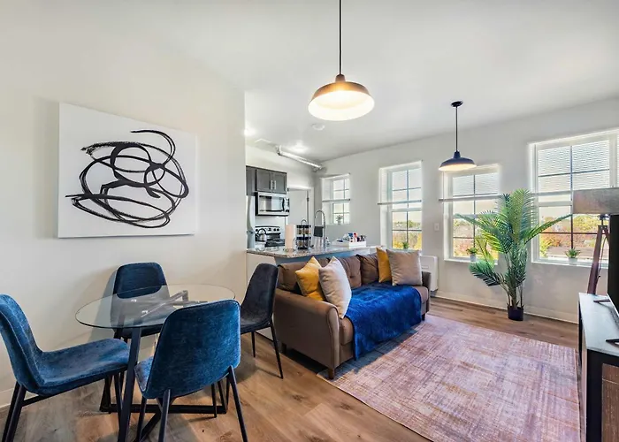 2Br Comfort Apartment Close To Henry Ford