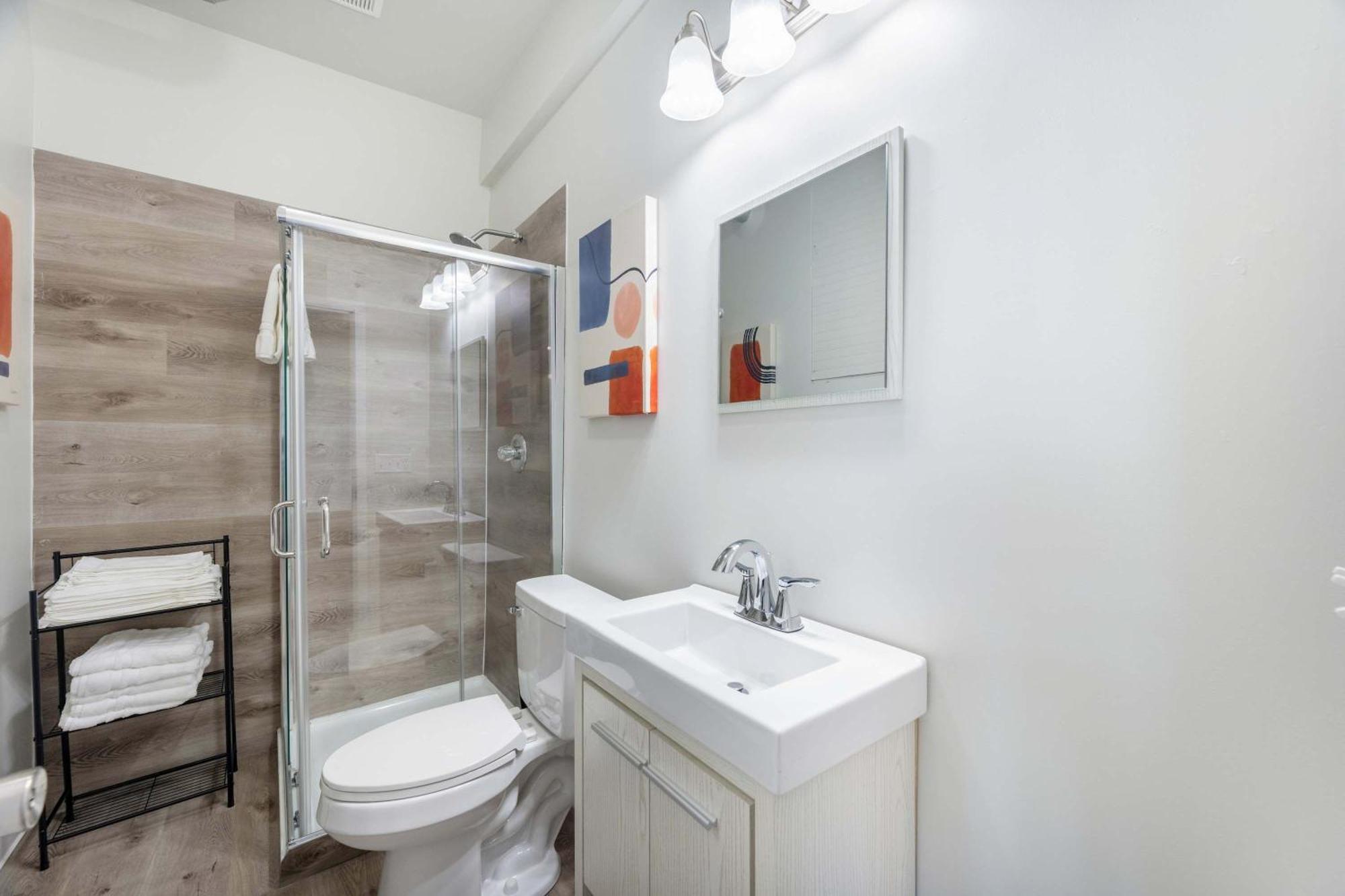 2br Comfort Close To Henry Ford *
