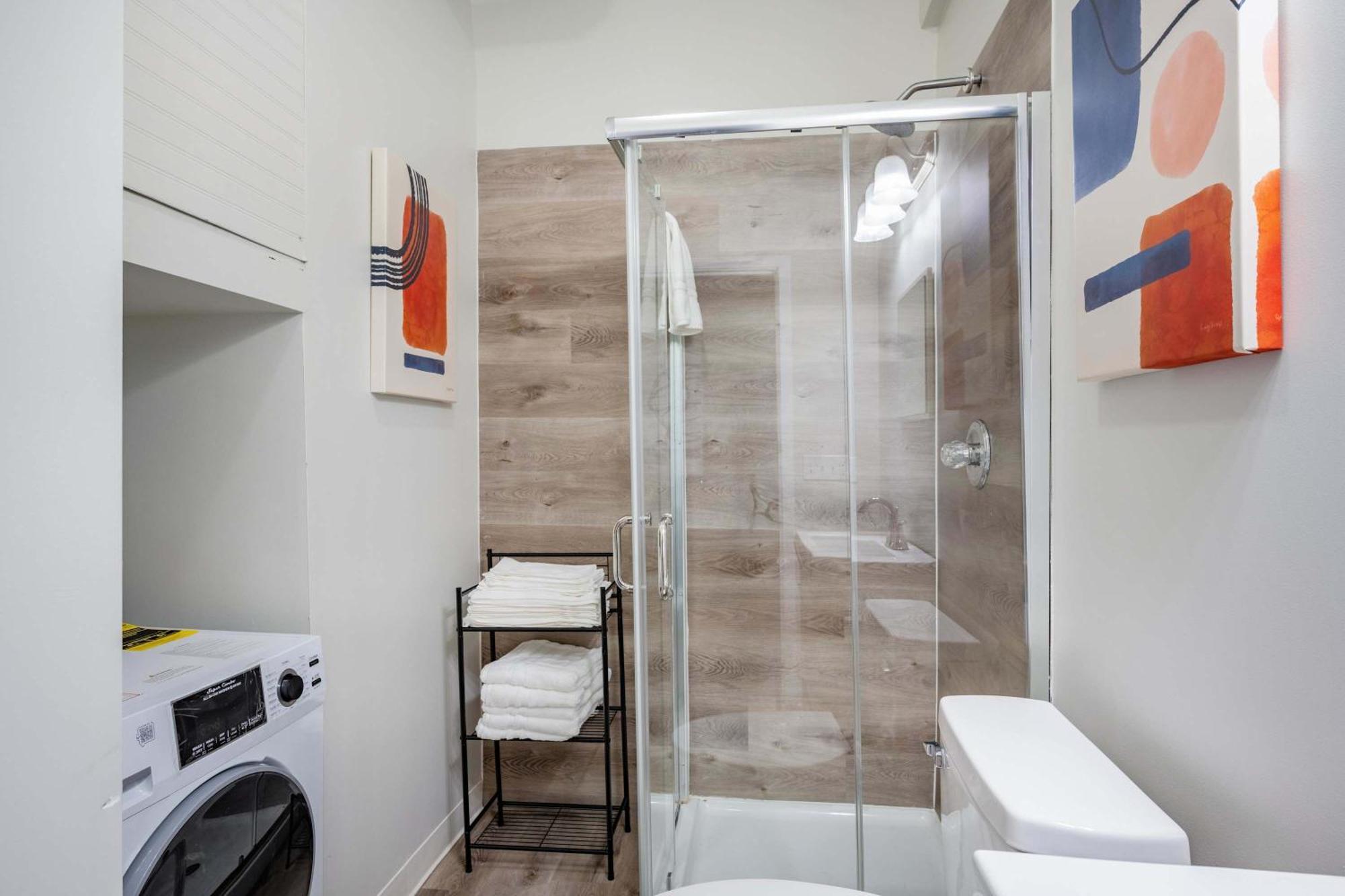 2br Comfort Close To Henry Ford