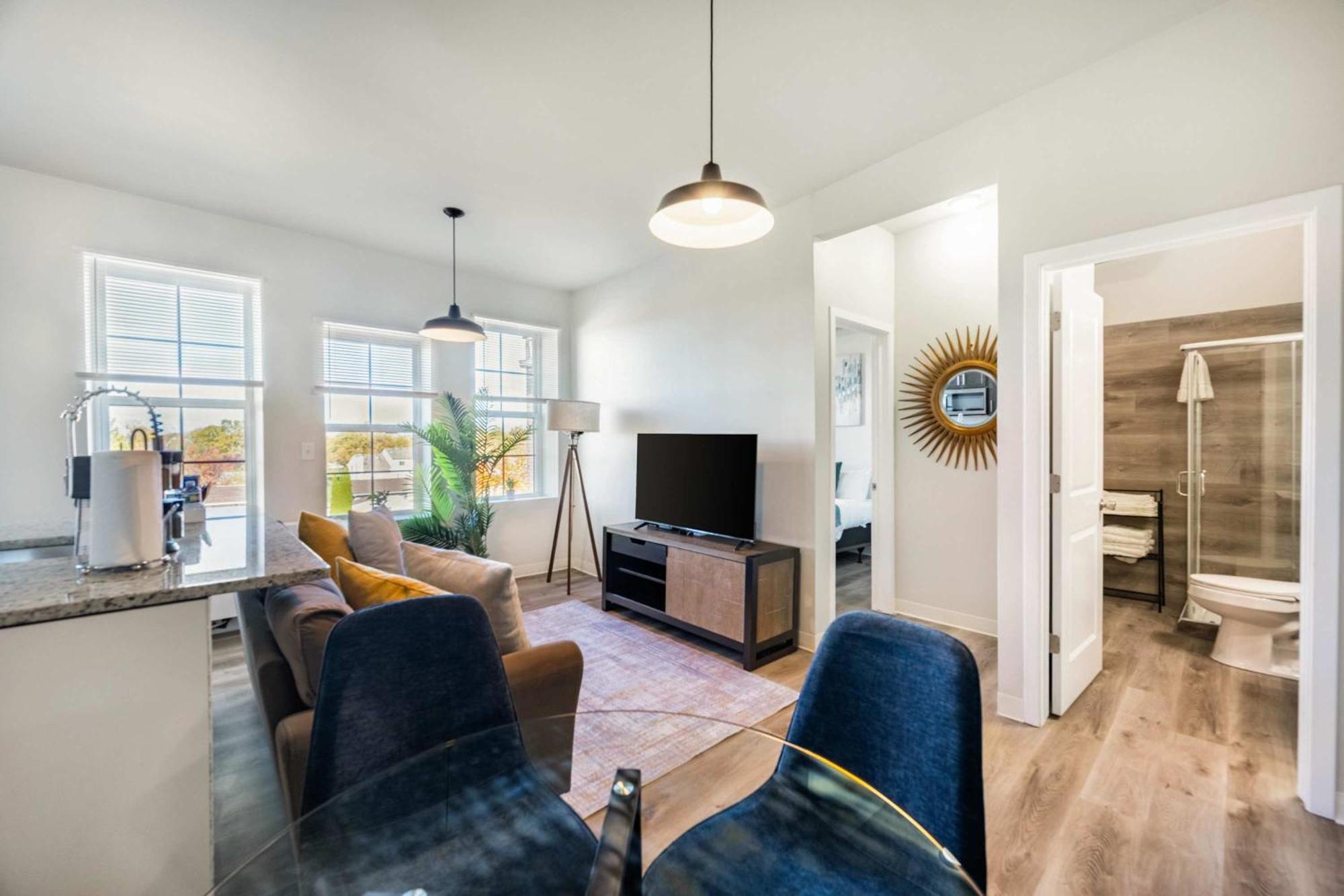 2br Comfort Close To Henry Ford