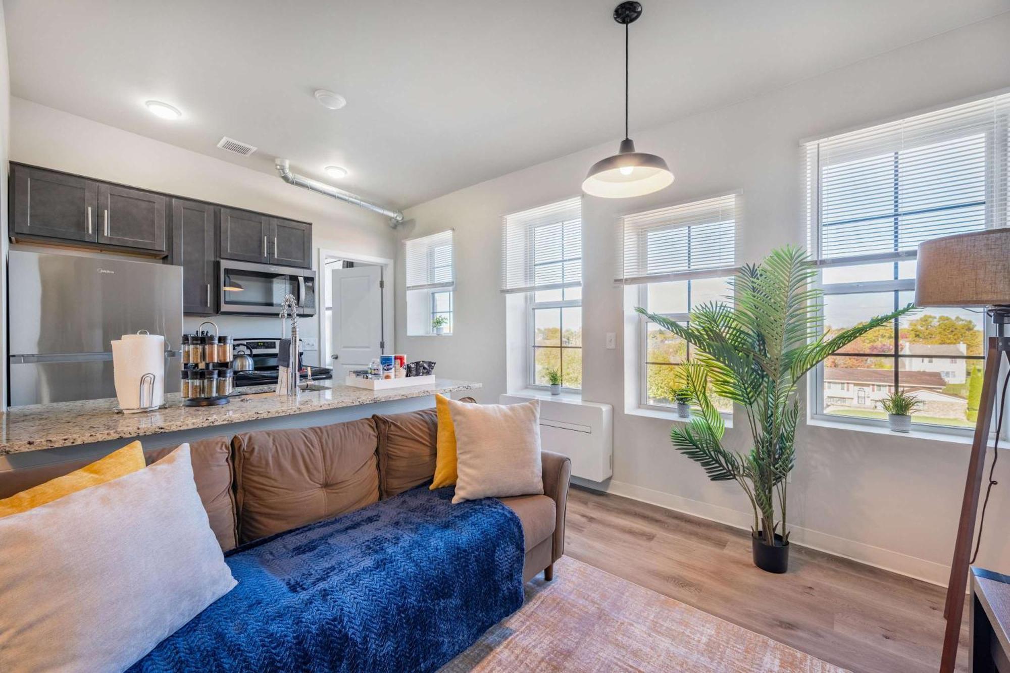 2br Comfort Close To Henry Ford